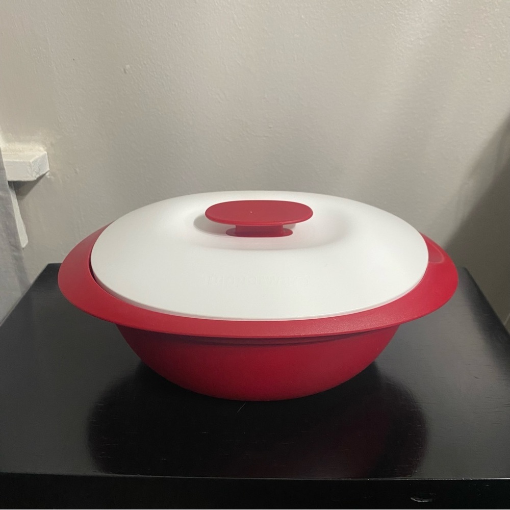 TUPPERWARE Essentials Passion Red SOUP SERVER W/LADLE + Lid 7 1/2 Cup Bowl